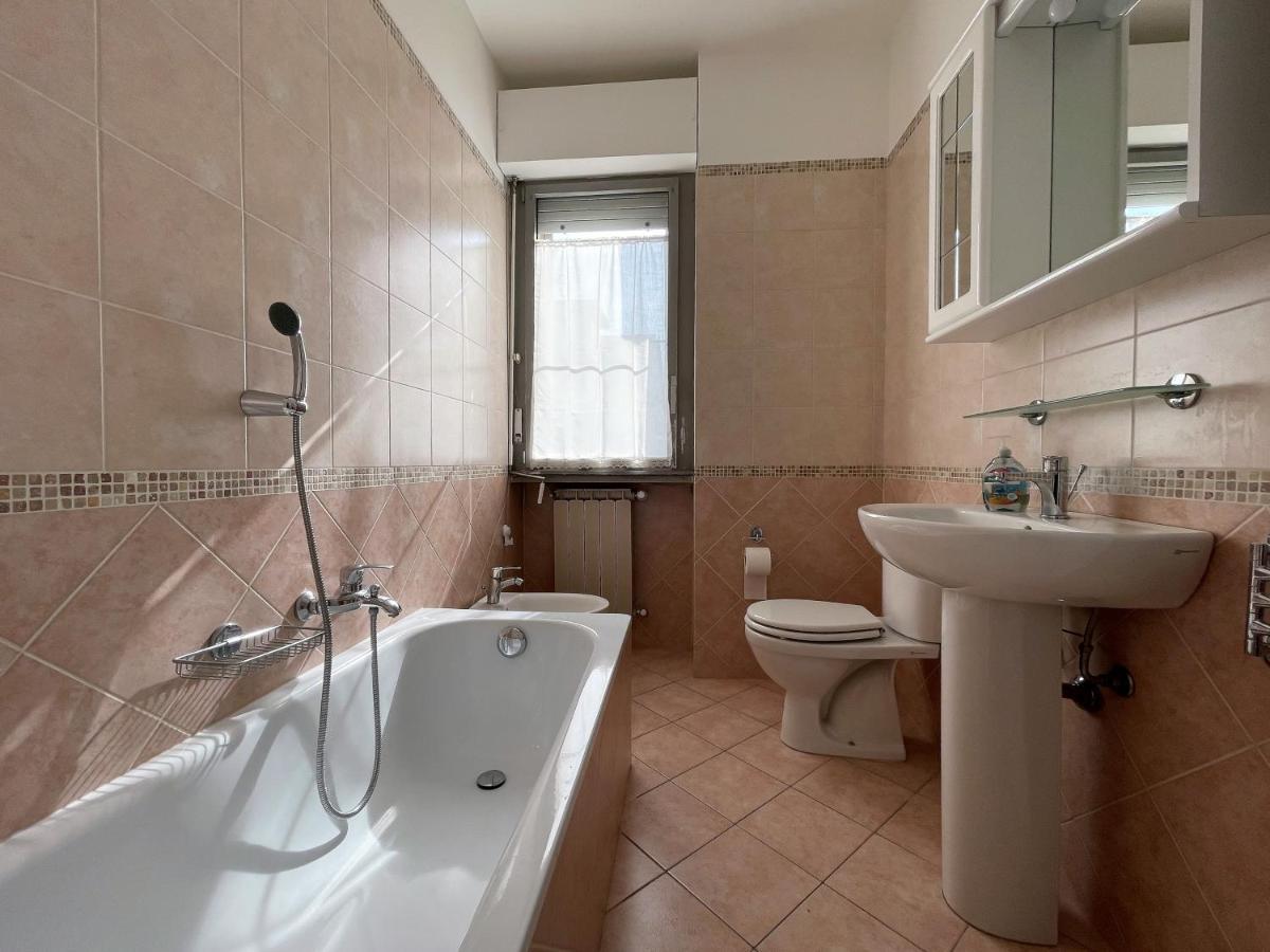 Stefano'S Guests House: 2 Bedrooms & Parking In Виареджо Экстерьер фото