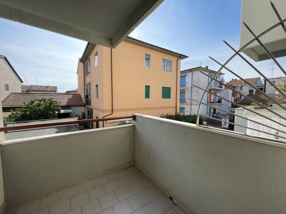 Stefano'S Guests House: 2 Bedrooms & Parking In Виареджо Экстерьер фото