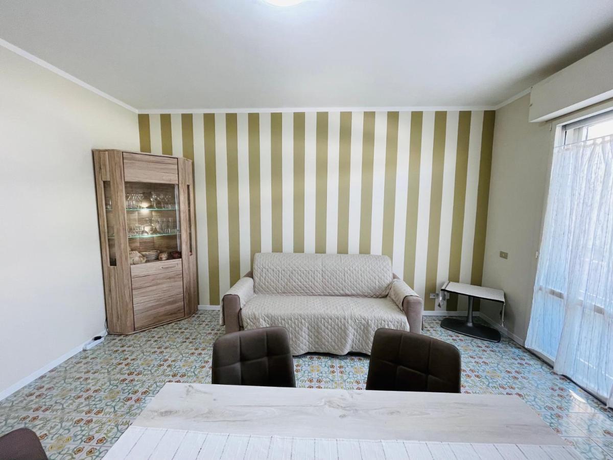Stefano'S Guests House: 2 Bedrooms & Parking In Виареджо Экстерьер фото