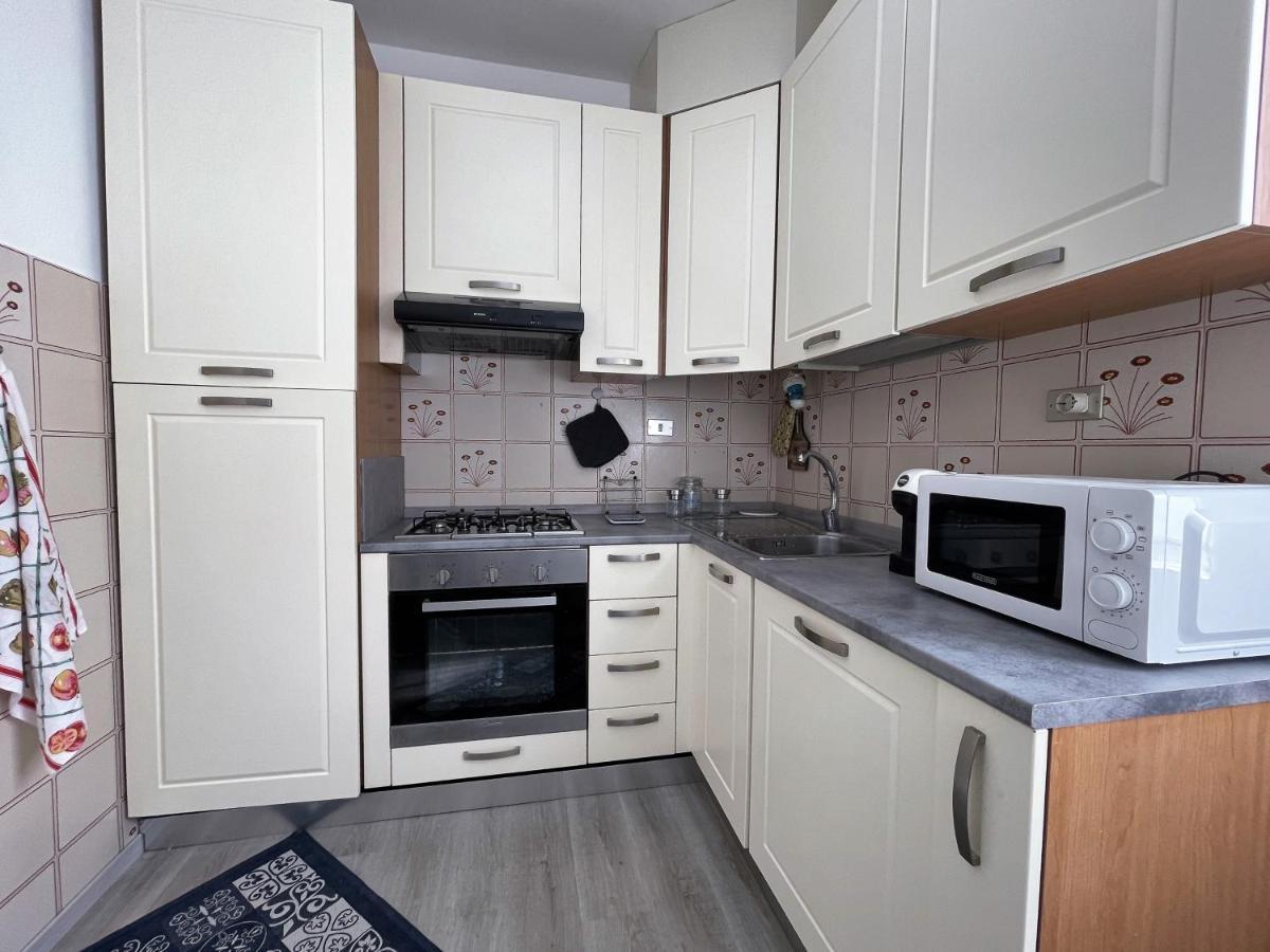 Stefano'S Guests House: 2 Bedrooms & Parking In Виареджо Экстерьер фото