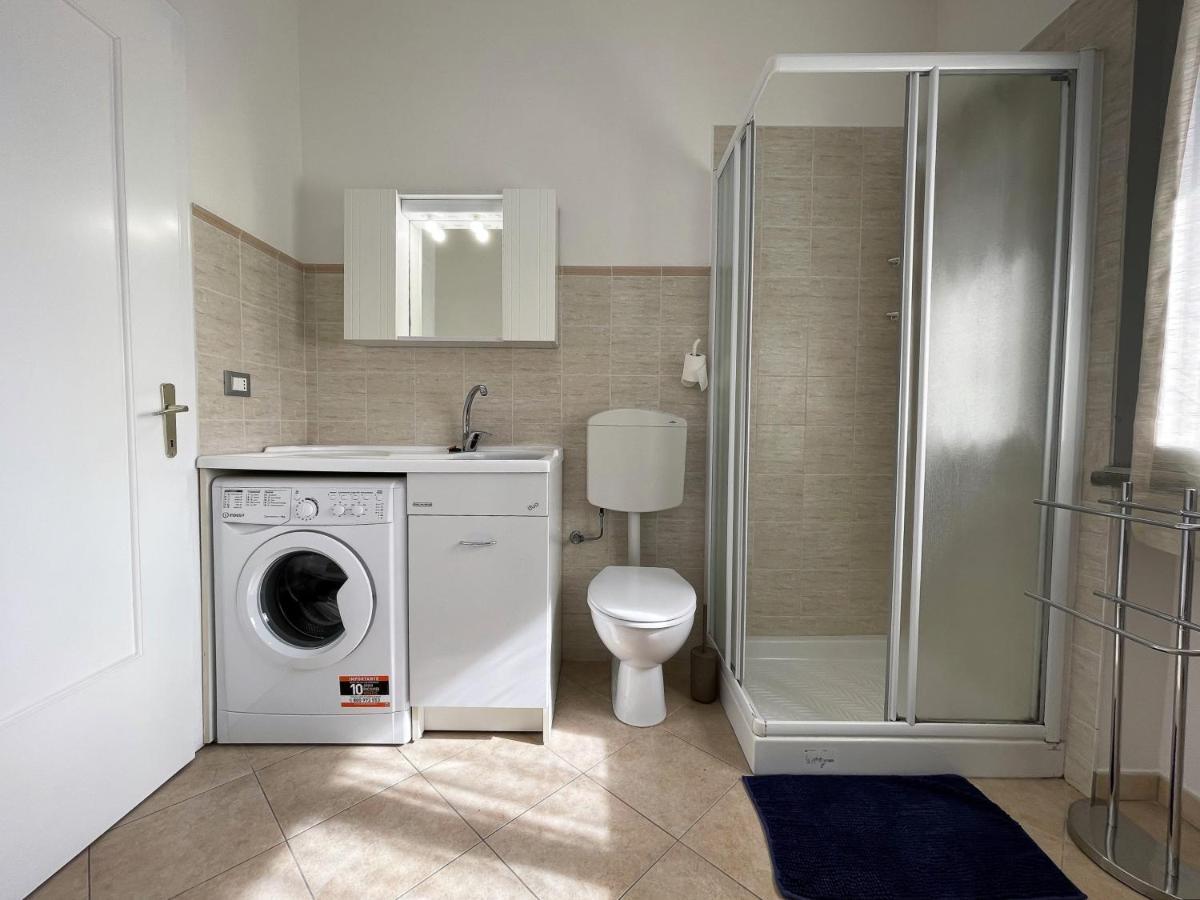 Stefano'S Guests House: 2 Bedrooms & Parking In Виареджо Экстерьер фото